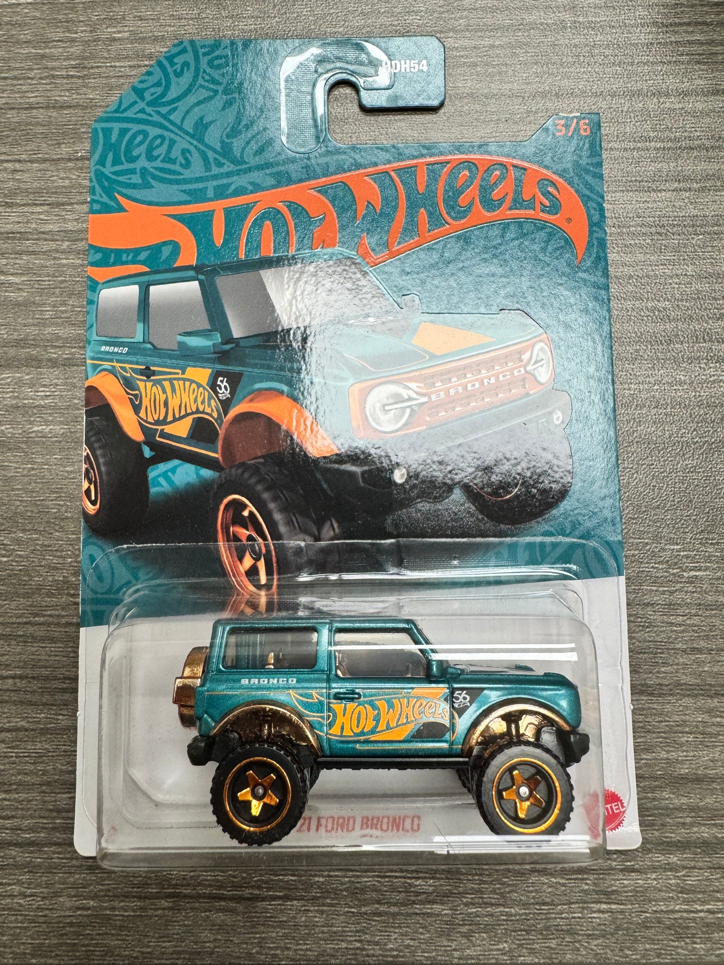 Hot Wheels - 2024 Pearl and Chrome 3/6 '21 Ford Bronco (BBHVX02)