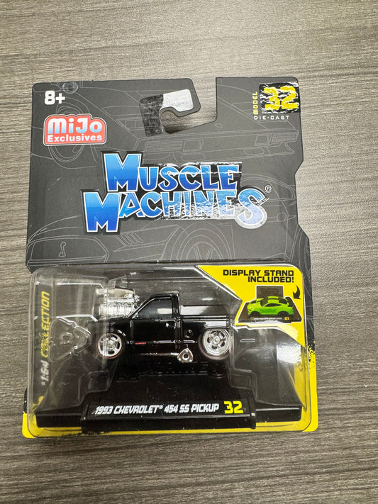 Muscle Machines 1993 Chevrolet 454 SS Pickup Truck Black 1/64